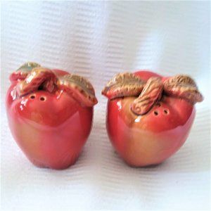 Salt And Pepper Shakers Apple Harvest Red Ceramic Set Gift NEW Fruit Decor Table
